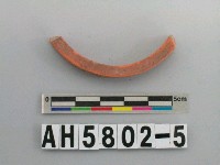 藏品(紅色泥質陶環)的圖片